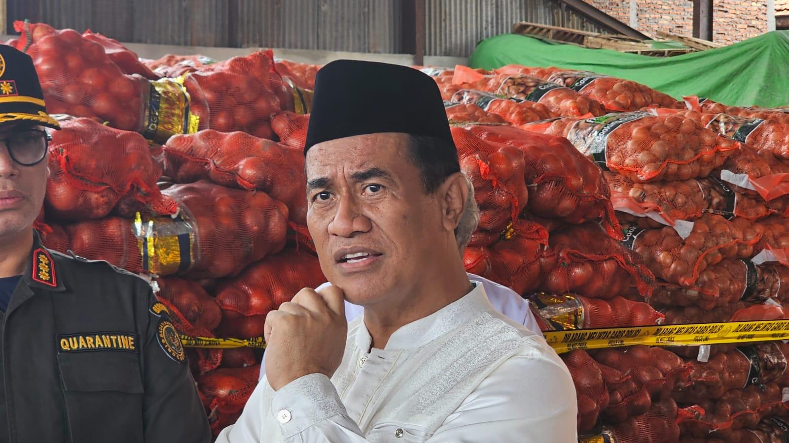 Operasi Subuh Mentan Amran Amankan 6 Ribu Karung Bawang Bombai Ilegal