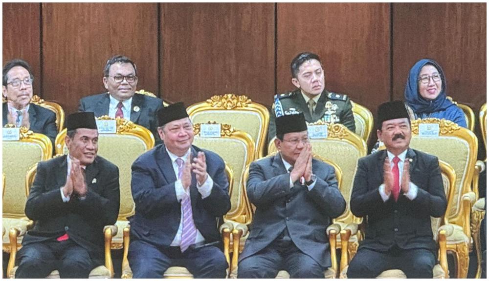 mentan-amran-hadiri-pelantikan.jpg