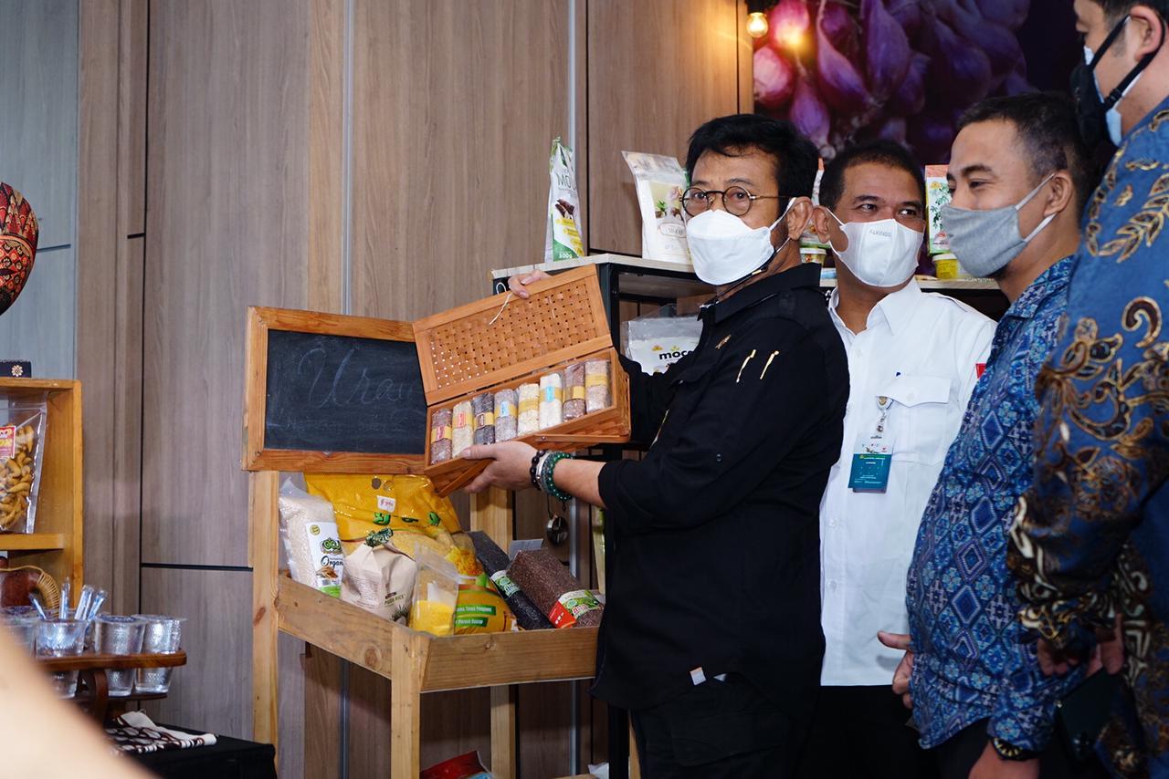 mentan-syl-tandatangani-mou-dengan-berbagai-hotel.jpg