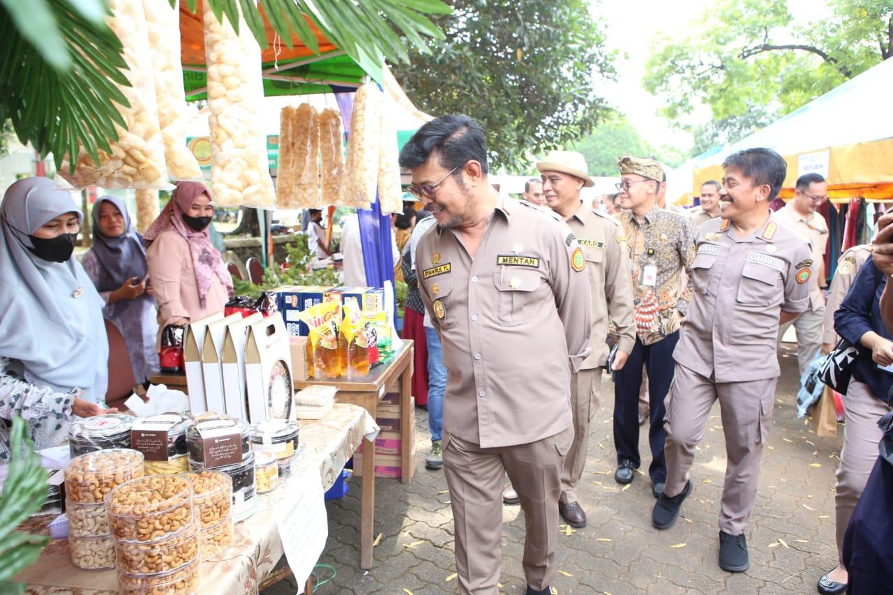 mentan-syl-tinjau-bazar-ramadhan-kementan.jpg