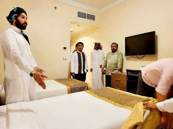 menteri-agama-yaqut-cholil-qoumas-meninjau-hotel-di-madinah.jpg