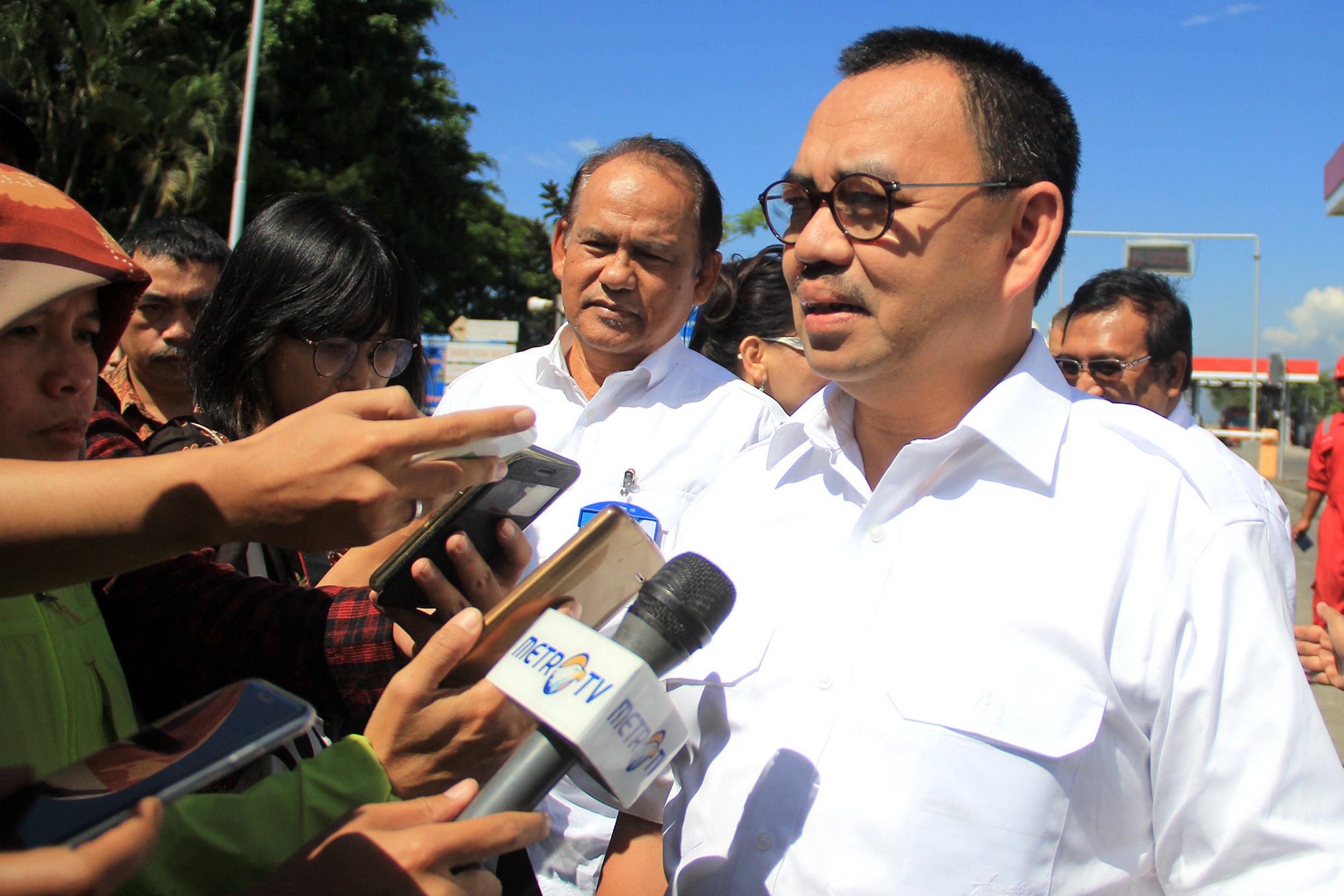 menteri-esdm-kunjungi-terminal-bahan-bakar-minyak-bandung_20160626_190952.jpg