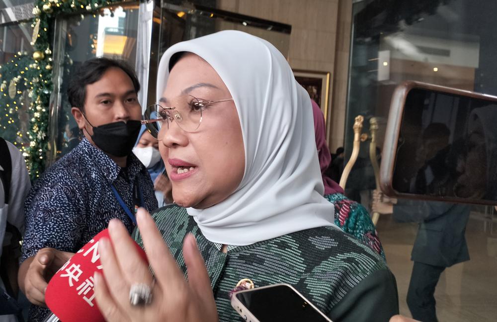 menteri-ketenagakerjaan-ida-fauziyah-usai-acara-outlook-perekonomian-indonesia-2023.jpg