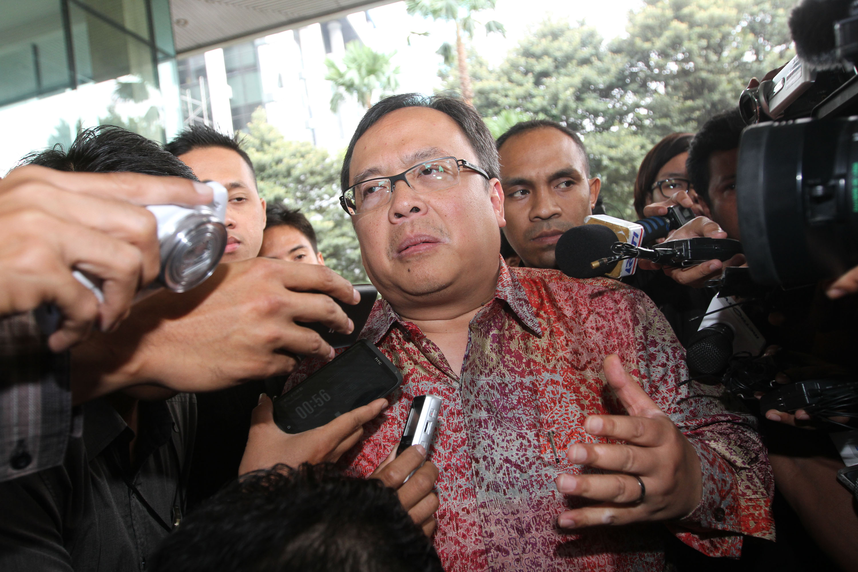 menteri-keuangan-bambang-brodjonegoro-serahkan-lhkpn_20141113_143329.jpg