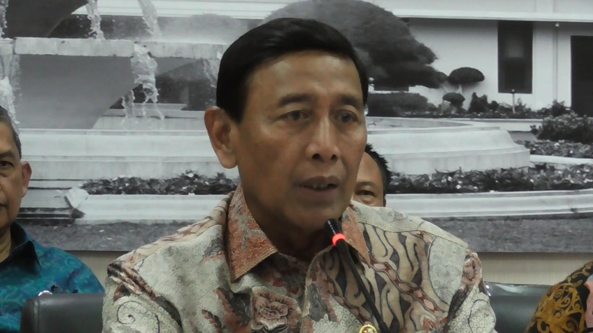 menteri-koordinator-politik-hukum-dan-keamanan-menkopolhukam-ri-wiranto_20170106_172721.jpg