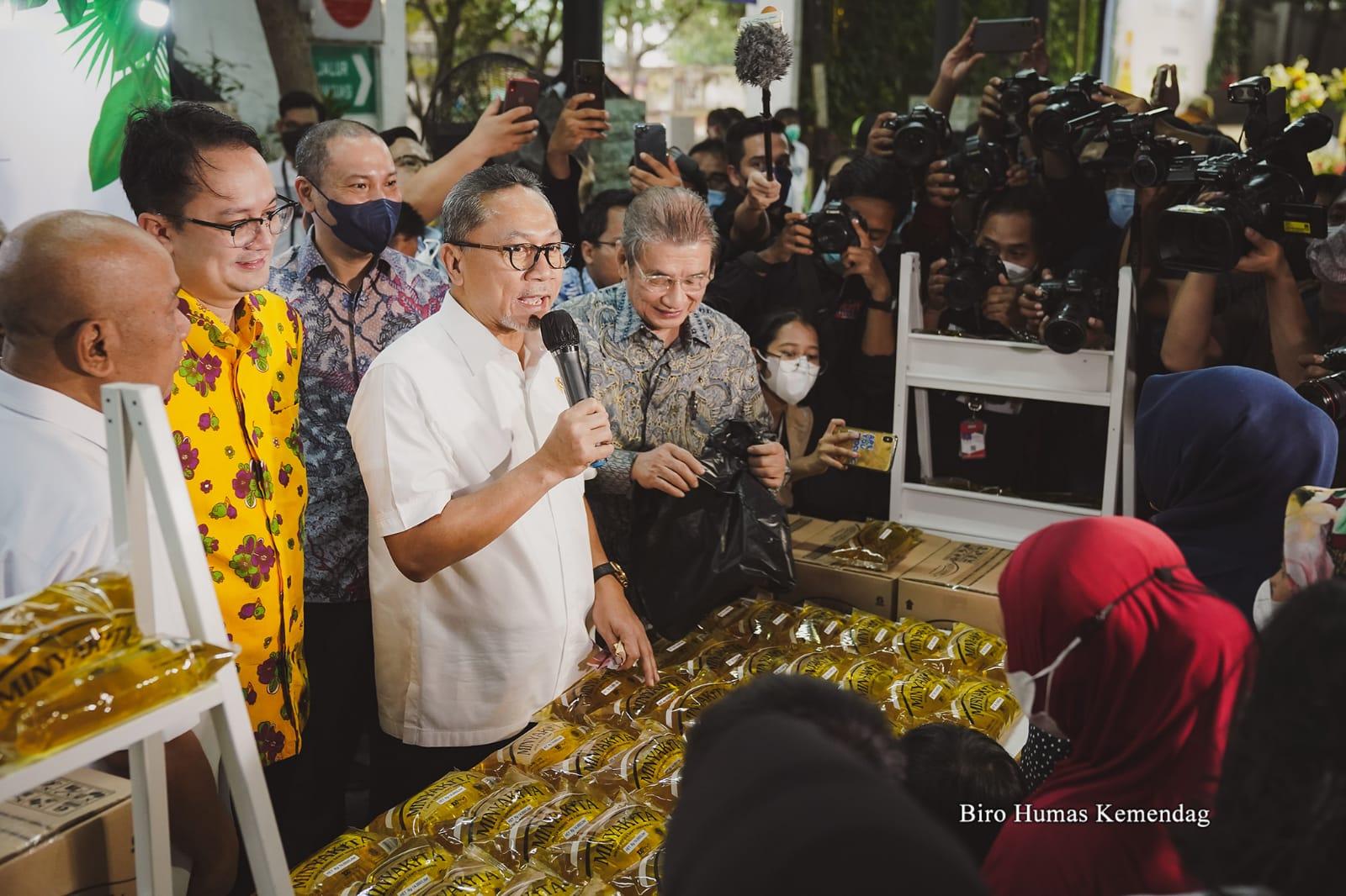 menteri-perdagangan-zulkifli-hasan-bersama-wakil-menteri-perdagangan-jerry-sambuaga.jpg