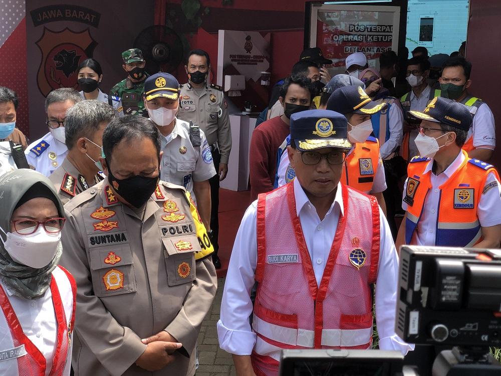 menteri-perhubungan-budi-karya-sumadi-kanan-bersama-kapolda-kapolda-j.jpg
