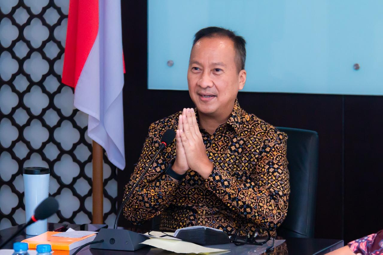 menteri-perindustrian-agus-gumiwang-kartasasmita-close-up-ni.jpg