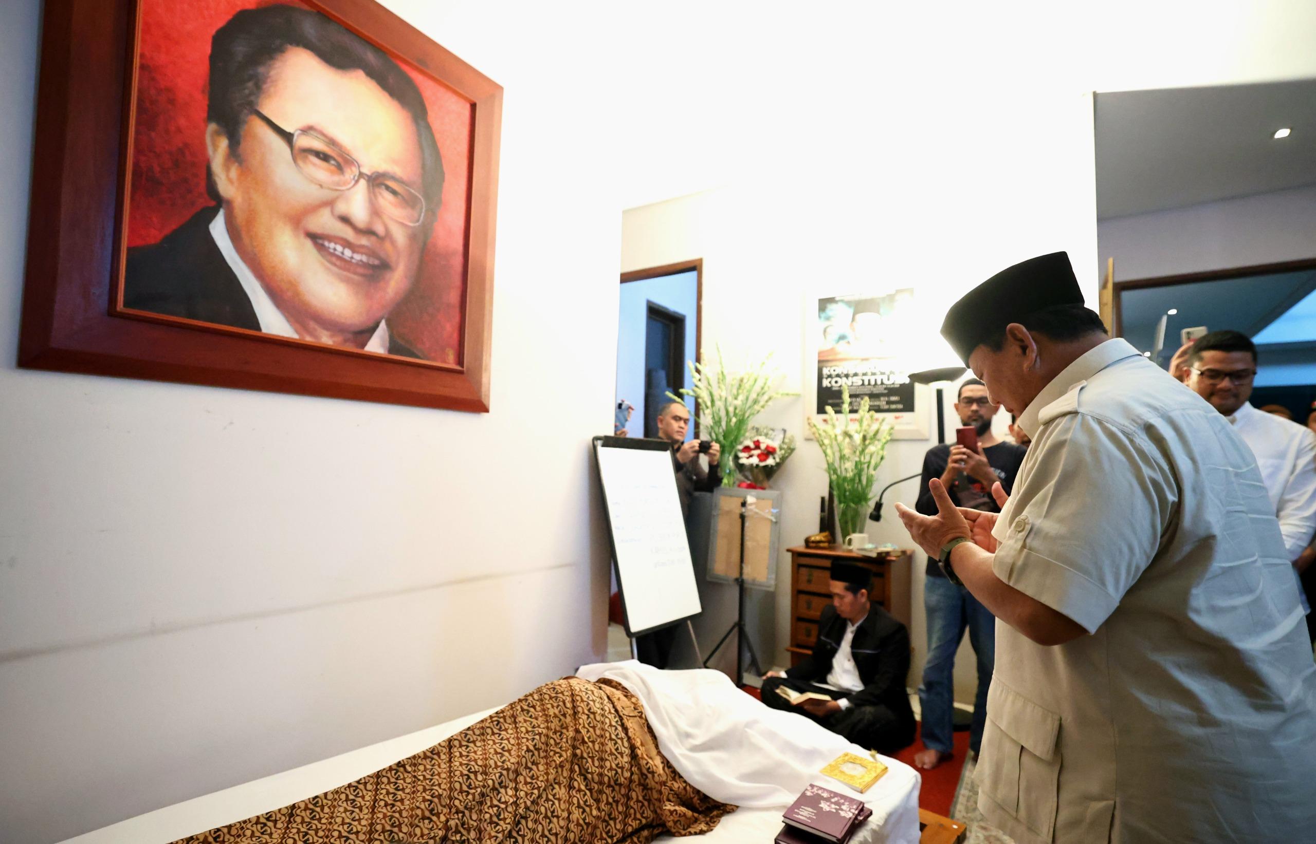 menteri-pertahanan-capres-prabowo-subianto-melayat-ke-rumah-duka-rizal-ramli.jpg