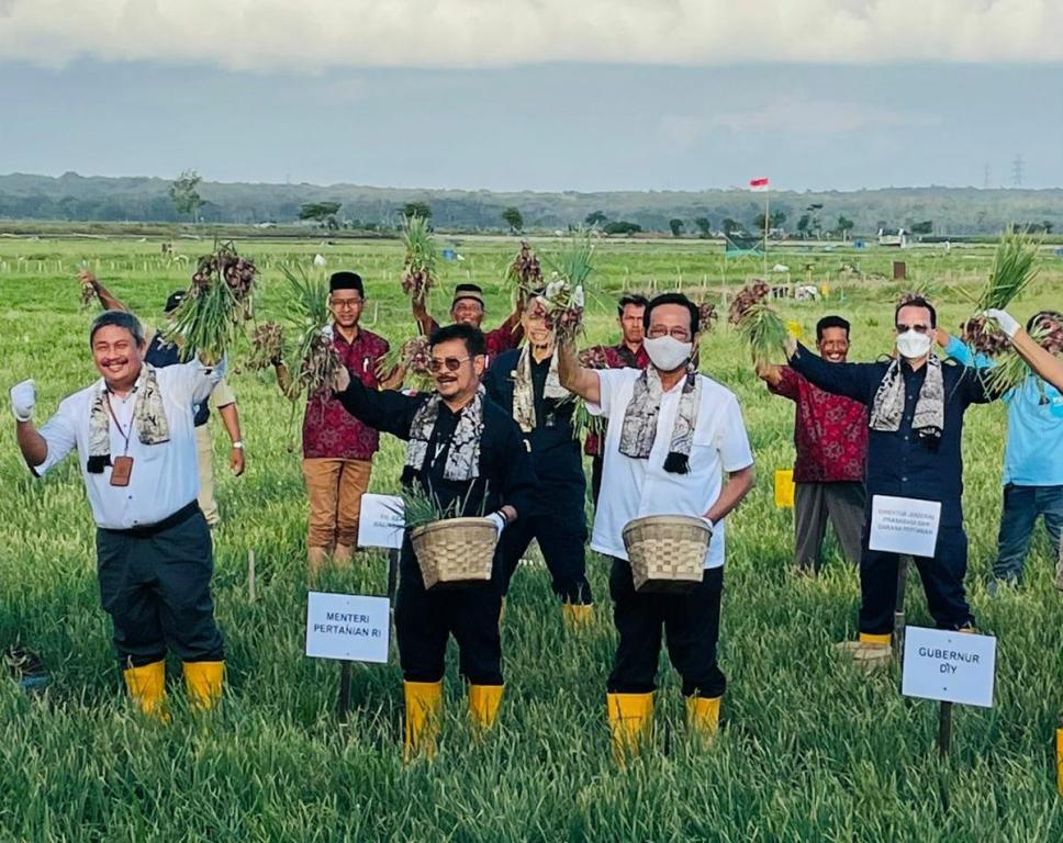 menteri-pertanian-syahrul-yasin-limpo-bersama-sri-sultan-hb-x.jpg