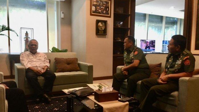 menteri-pupr-mochamad-basoeki-hadimoeljono-bersama-wakil-ketua-umum-ii-pssi-cucu-soemantri.jpg