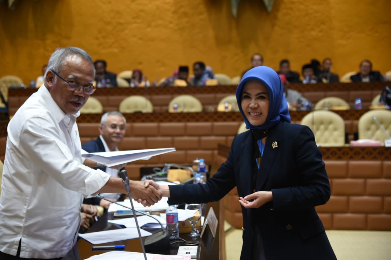 menteri-pupr-terima-data-kali-bekasi-dari-intan-fauzi_20180907_233256.jpg