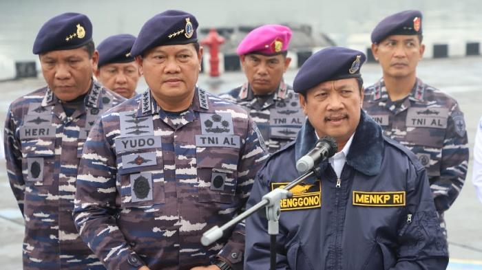menteri-trenggono-terima-brevet-kehormatan.jpg