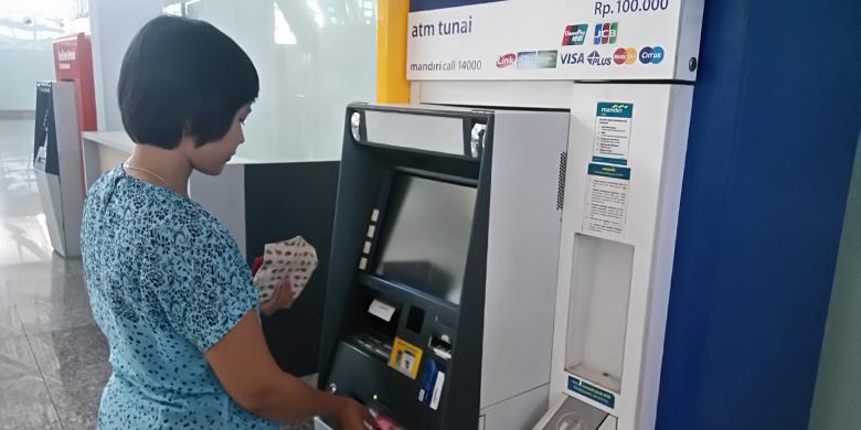 mesin-atm-bank-mandiri_20161118_180631.jpg