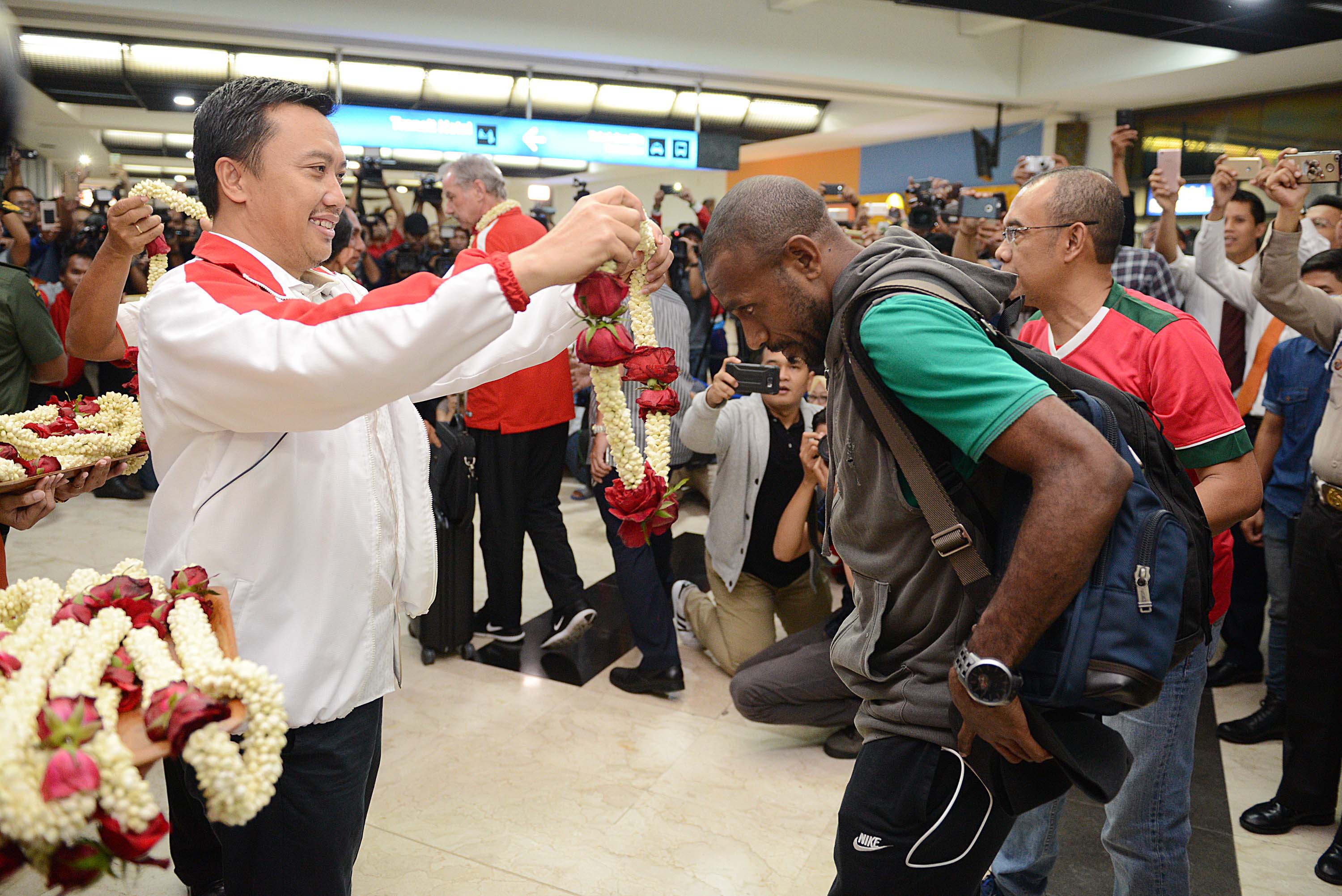 meski-kalah-timnas-indonesia-disambut-sebagai-pahlawan_20161219_002149.jpg