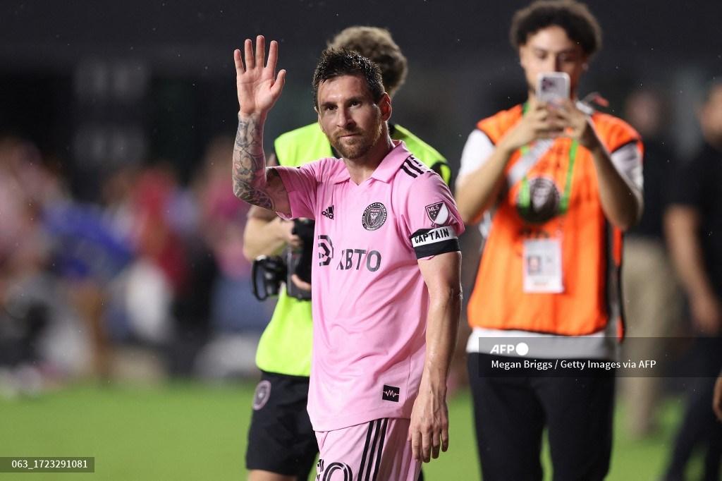 messi-sapa-fans.jpg