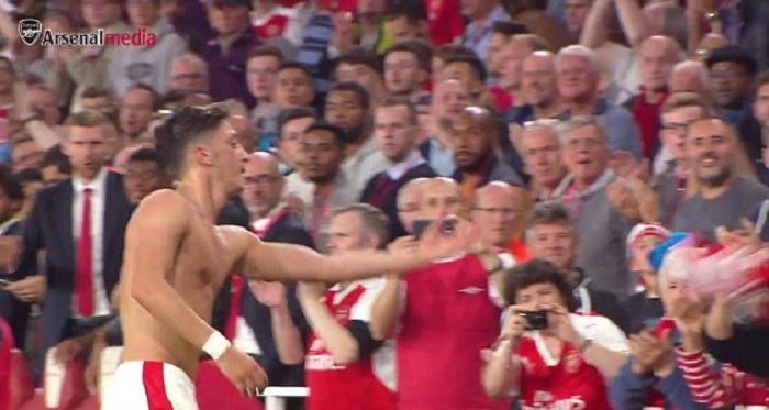 mesut-oezil_20160926_140306.jpg