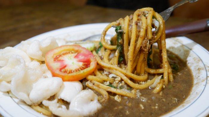 Merasa Mudah Lapar Saat Hujan? Ini Penjelasan Ilmiahnya