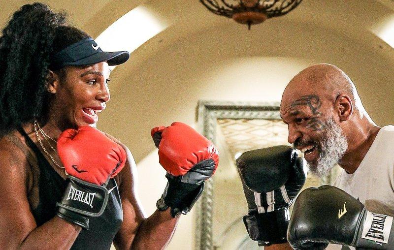 mike-tyson-beri-latihan-tinju-serena-williams.jpg