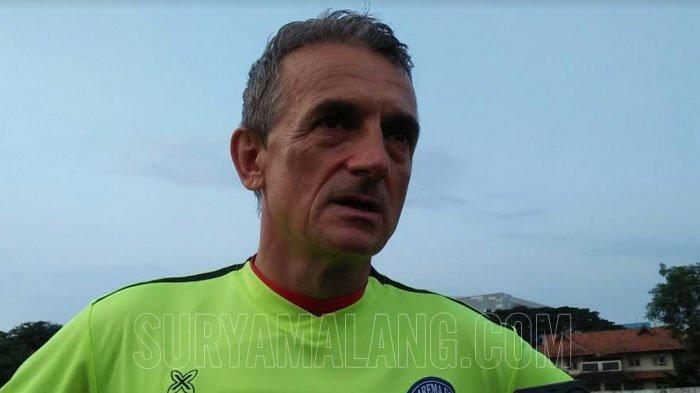 milomir-seslija-pelatih-arema-fc.jpg