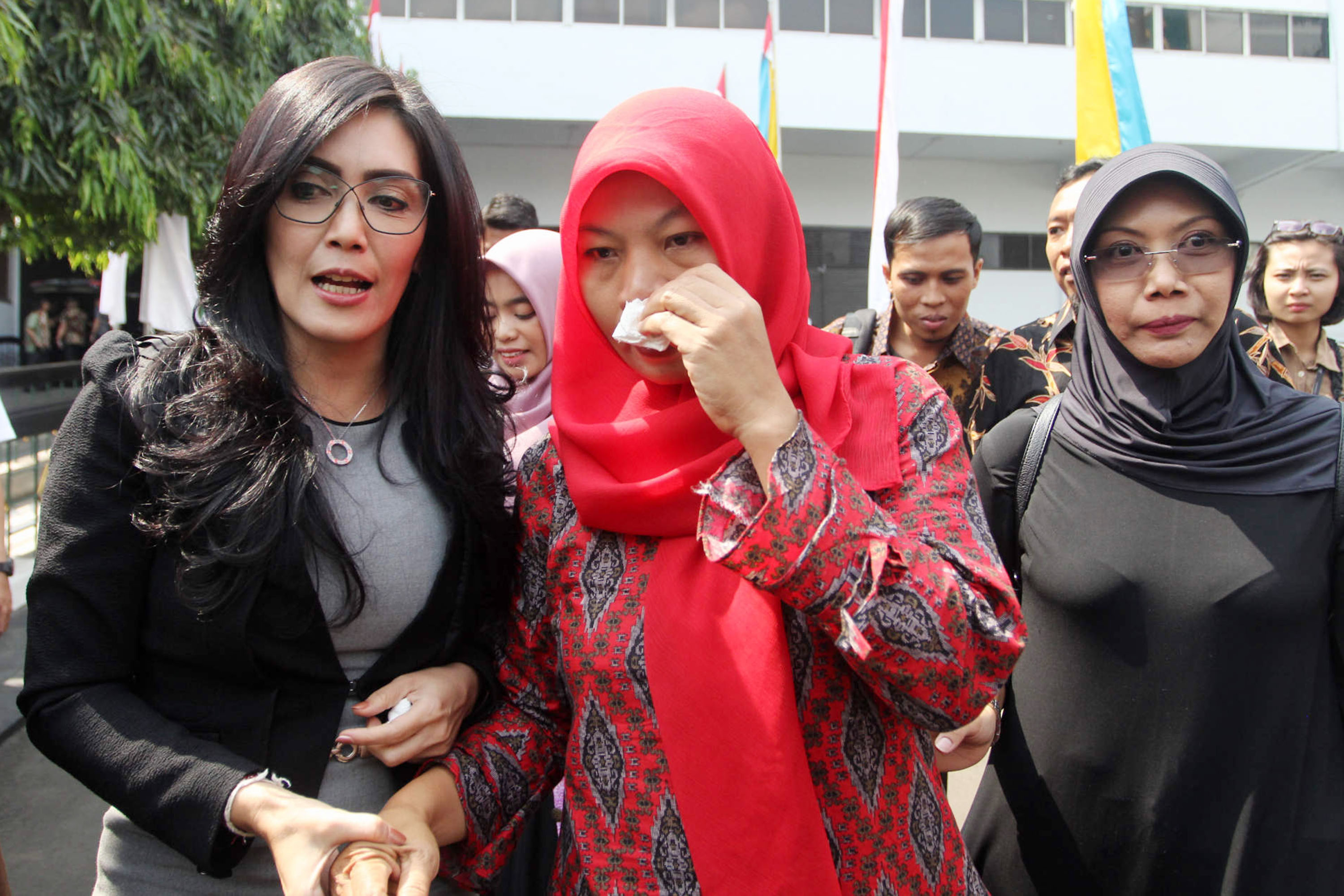 minta-penangguhan-eksekusi-baiq-nuril-temui-jaksa-agung_20190712_183349.jpg