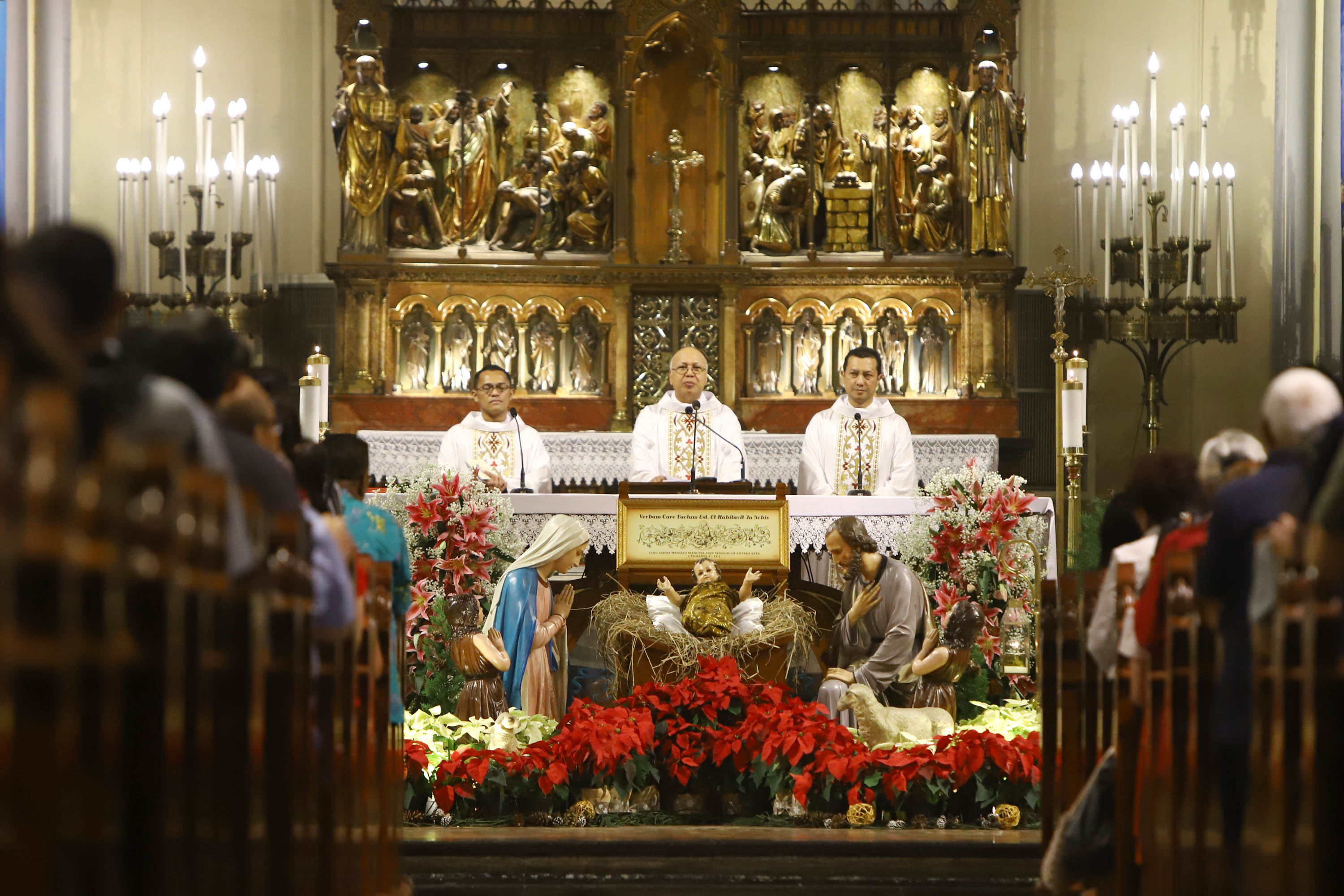 misa-malam-natal-gereja-katedral-jakarta_20181225_200144.jpg