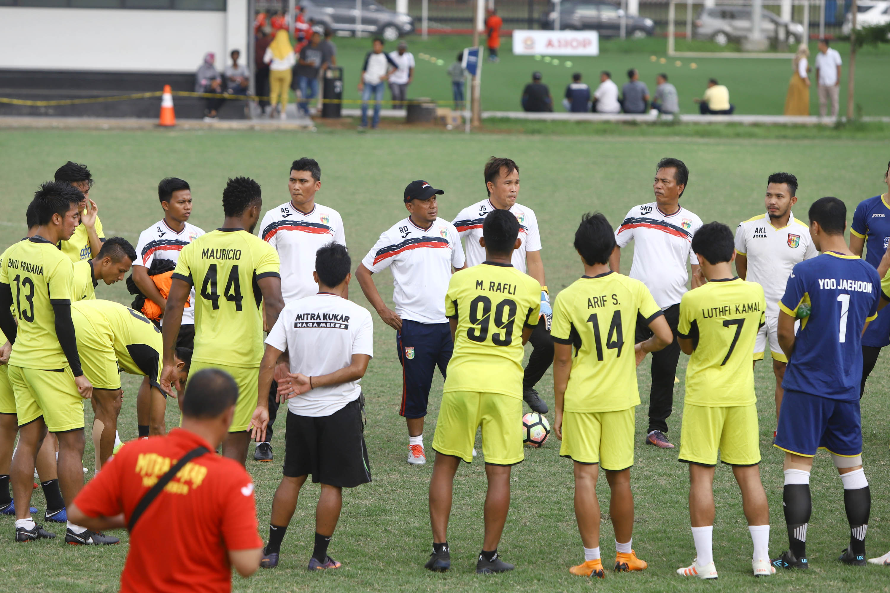 mitra-kukar-berlatih-jelang-menghadapi-persija-jakarta_20181209_175906.jpg