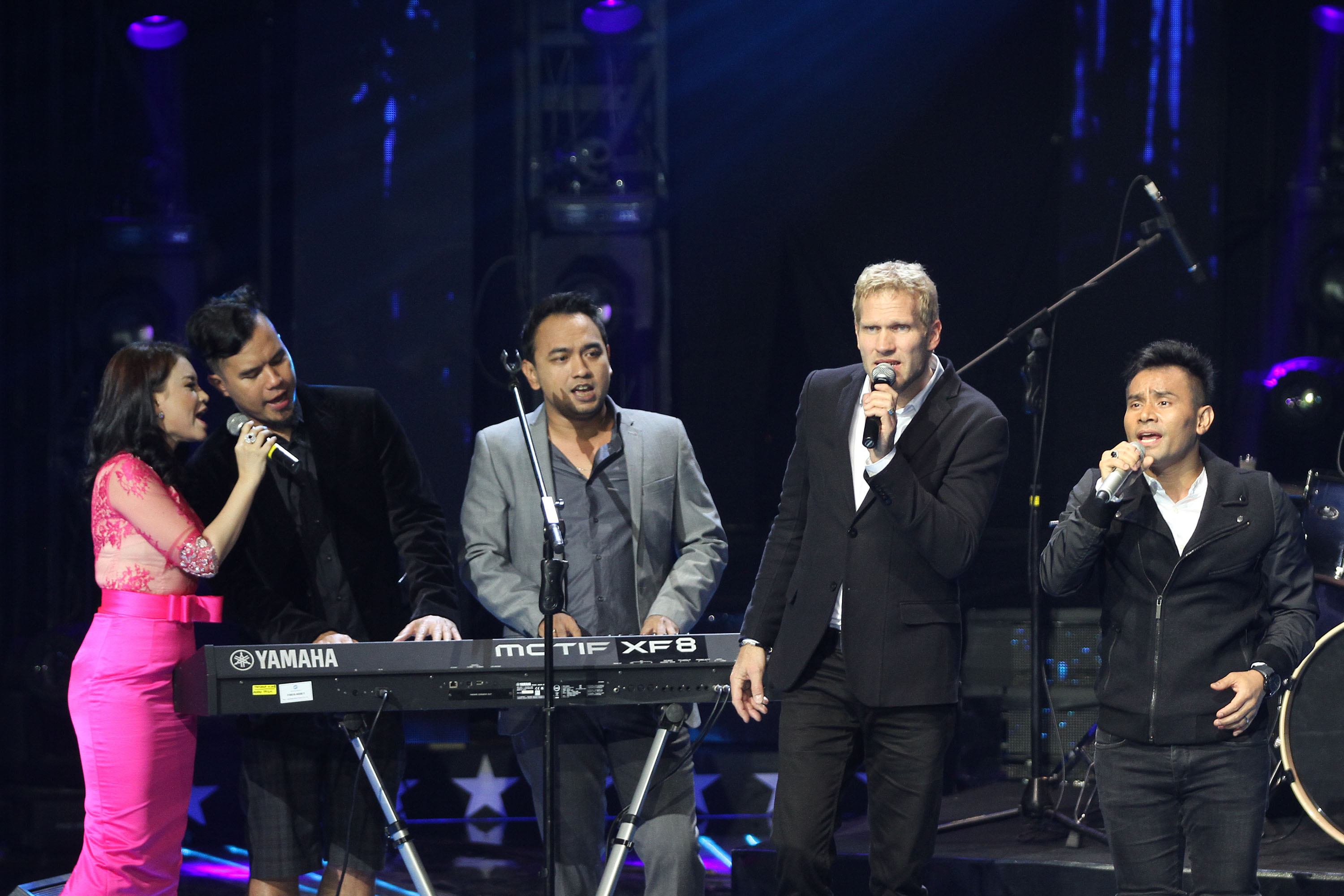 mltr-meriahkan-grand-final-rising-star-indonesia_20141220_193444.jpg
