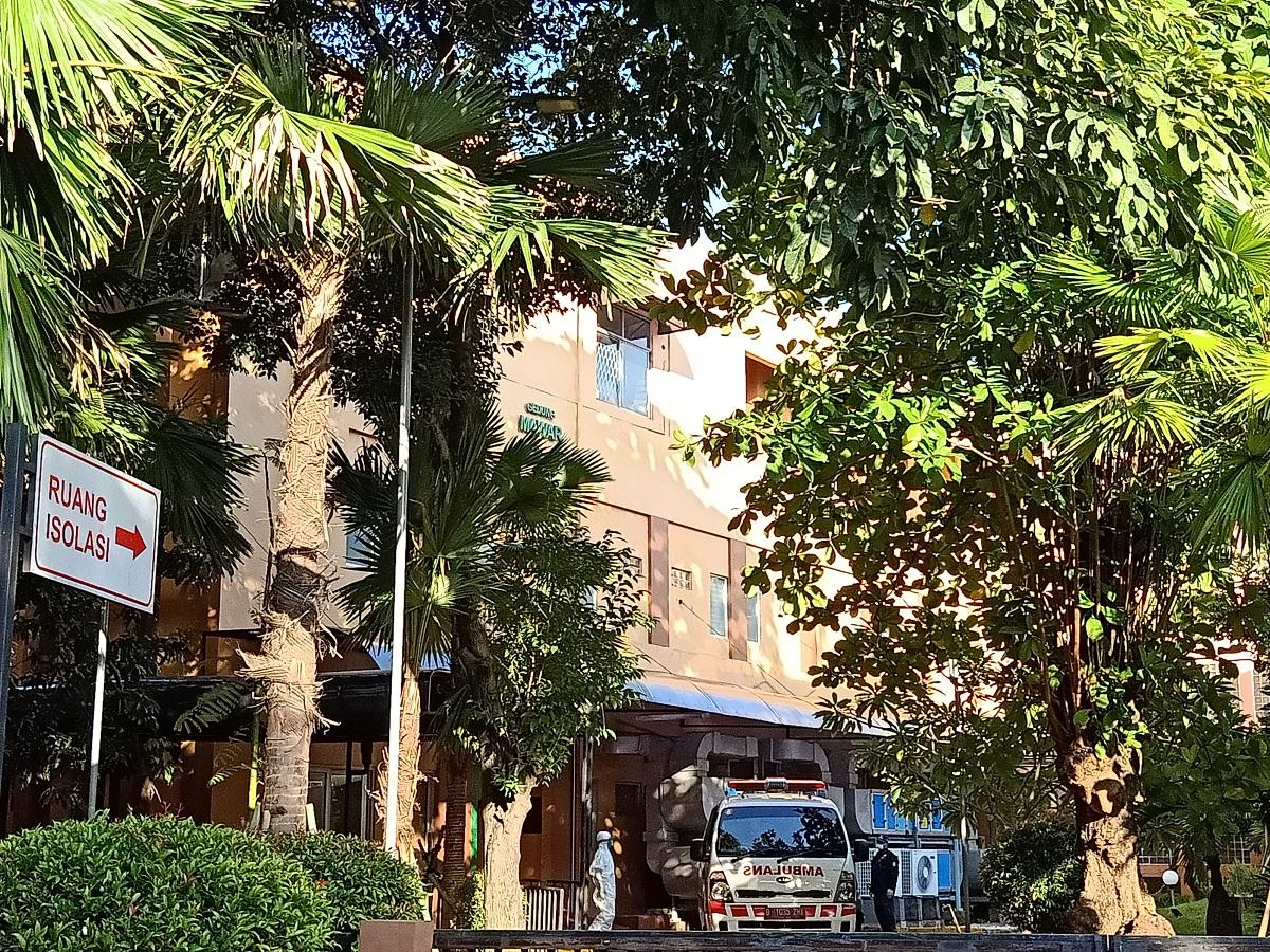 mobil-ambulans-dinas-kesehatan-kota-depok.jpg