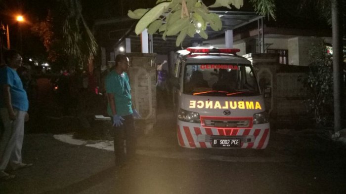 mobil-ambulans-yang-digunakan-untuk-mengevakuasi-jenazah-tiba_20180319_044533.jpg