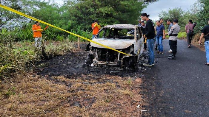 mobil-avanza-terbakar-di-kulonprogo.jpg