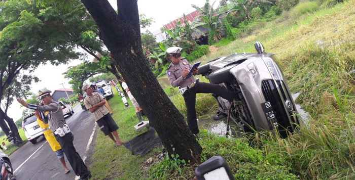 mobil-kadis-pendidikan-bantaeng-kecelakaan_20180312_094511.jpg