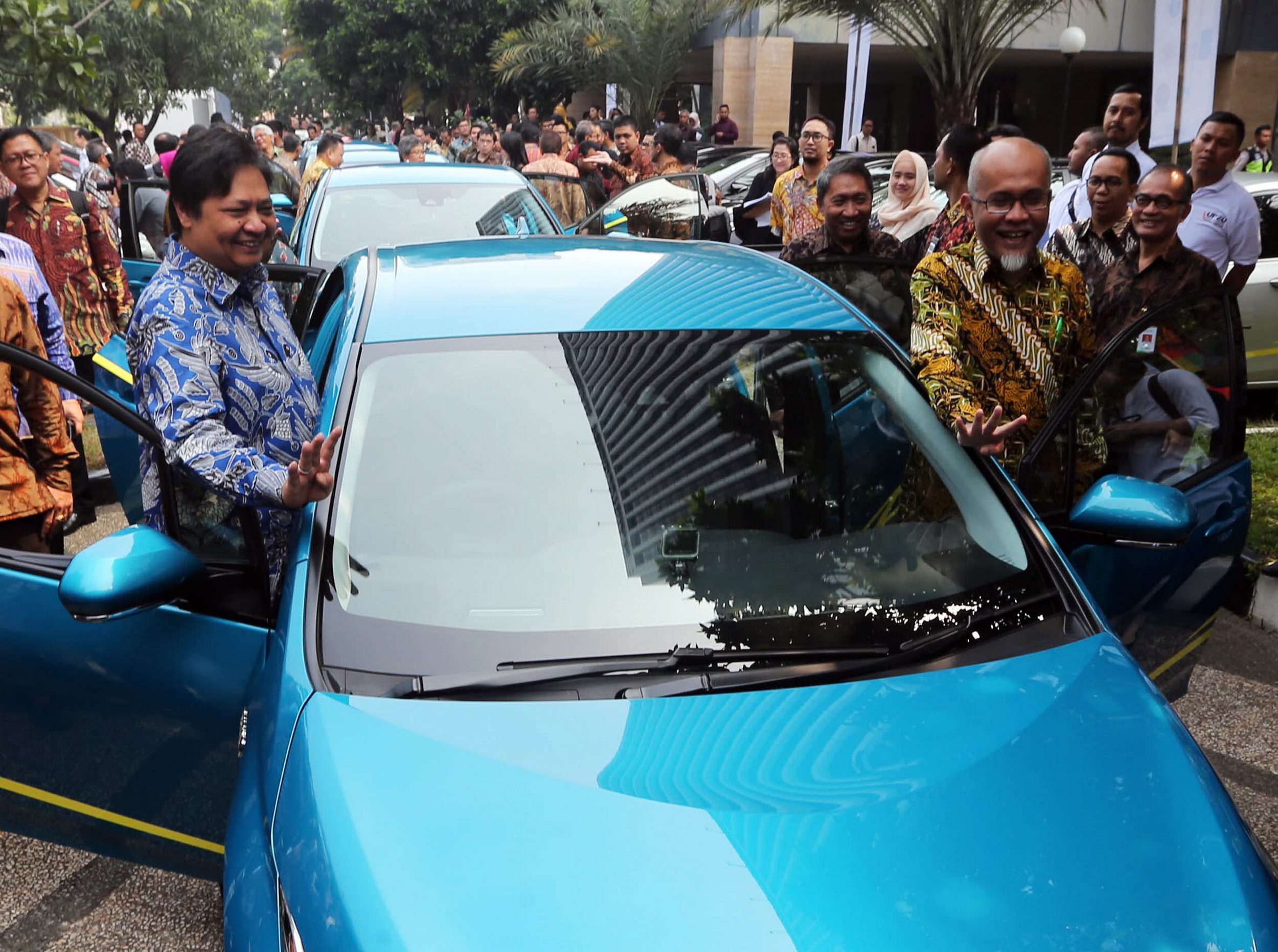 mobil-listrik-toyota-prius-plug-in-hybrid-electric-vehicle_20180704_161314.jpg