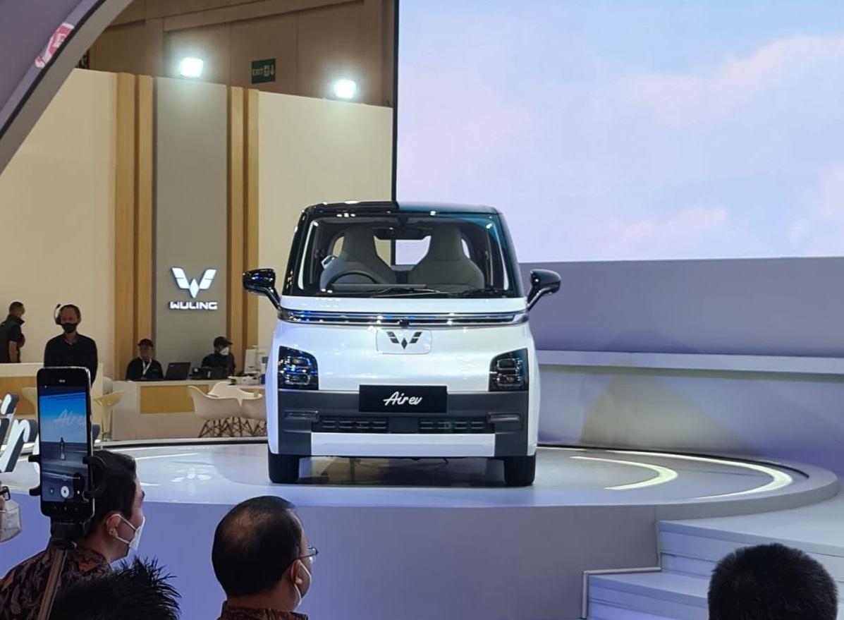 mobil-listrik-wuling-air-ev-di-giias-2022___.jpg