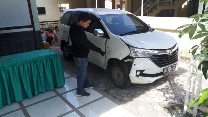mobil-sopir-grab-yang-dibunuh_20170925_101949.jpg