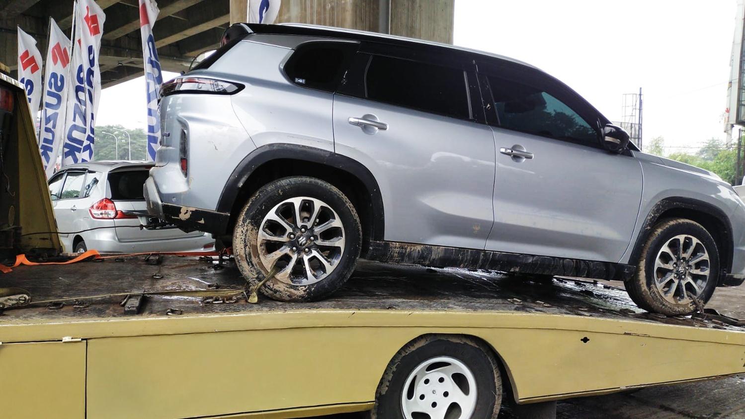 mobil-towing-suzuki-8.jpg