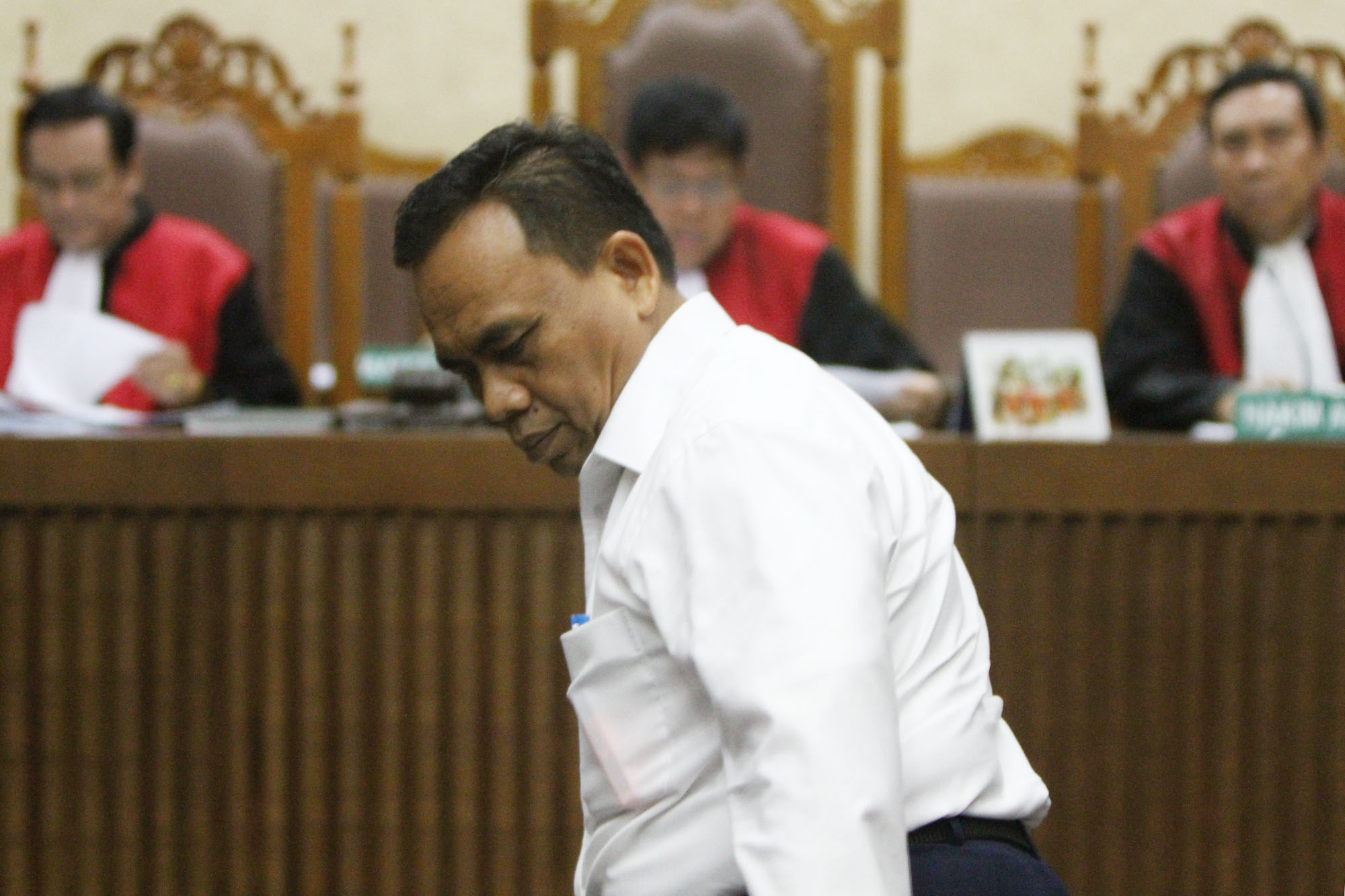 mohamad-sanusi-mendengarkan-keterangan-saksi_20160831_201243.jpg