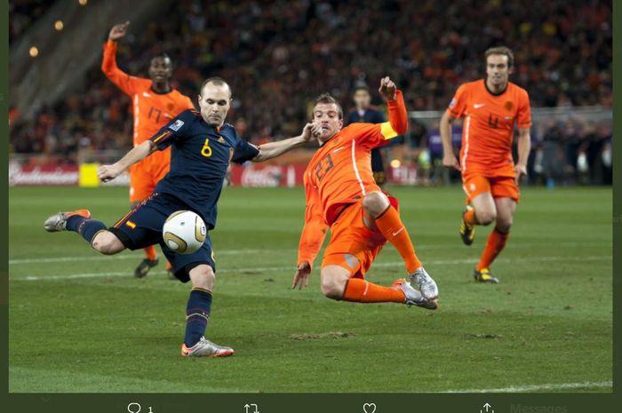 momen-andres-iniesta-mencetak-gol-kemenangan-timnas-spanyol-atas-timnas-belanda.jpg
