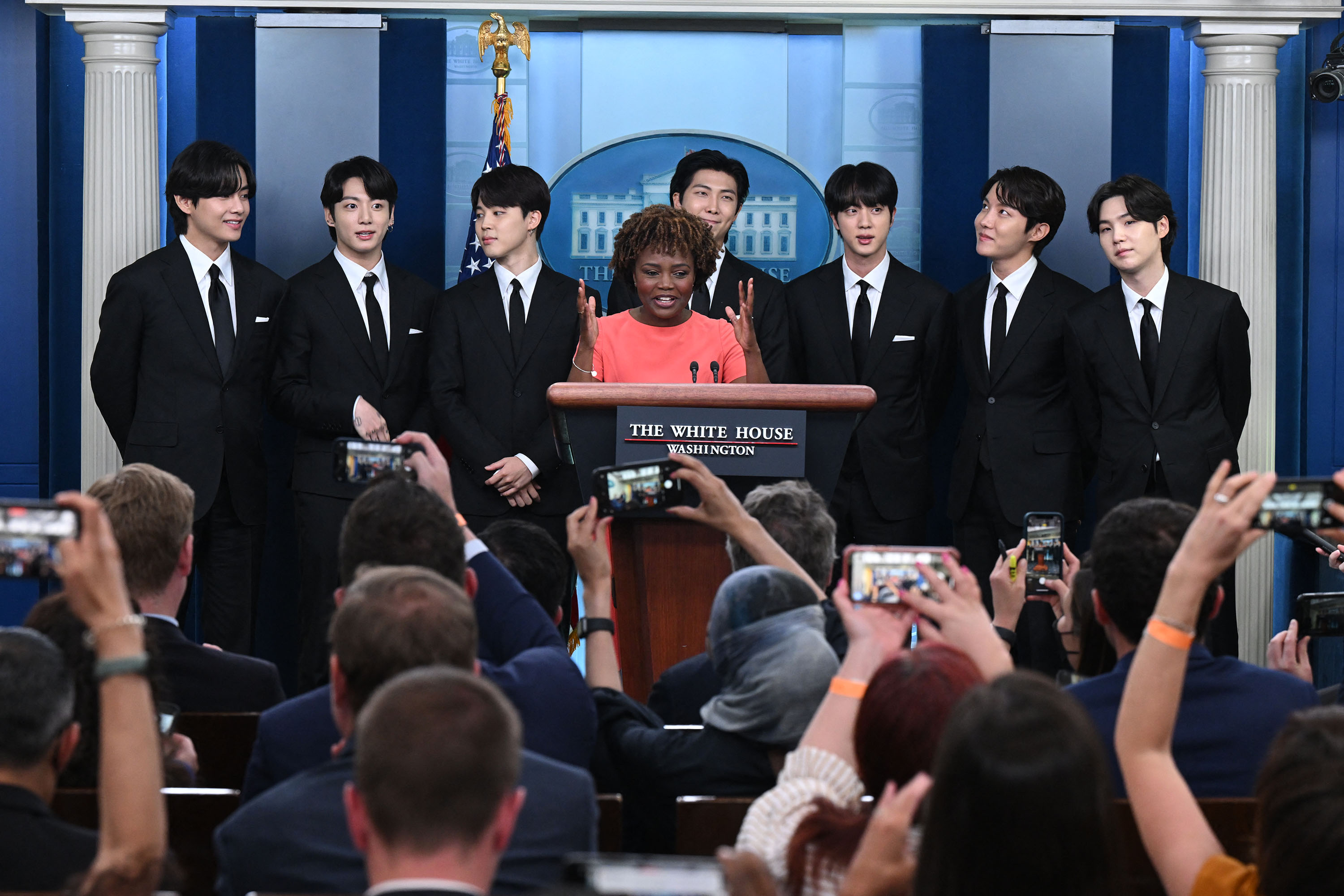 Berita Foto : Momen BTS Suarakan Lawan Anti-Asia di Gedung Putih