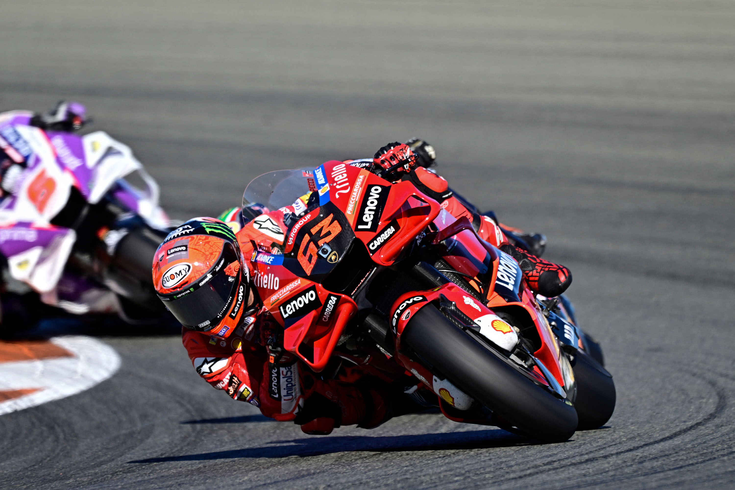 momen-francesco-bagnaia-raih-gelar-juara-dunia-motogp-2022_20221106_221846.jpg