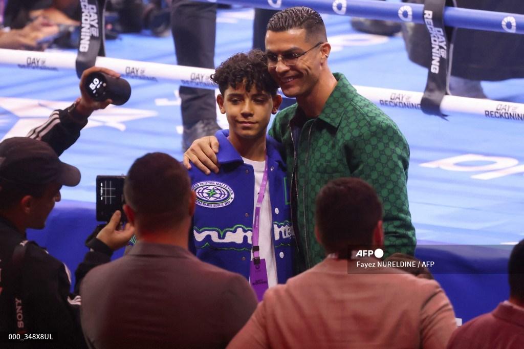 Like Father Like Son! Cristiano Ronaldo Junior Pamer Mobil Mewah Rp5 Miliar