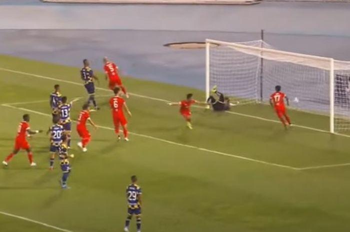 momen-pemain-sabah-fc-asal-indonesia-saddil-ramdani-membobol-gawang.jpg