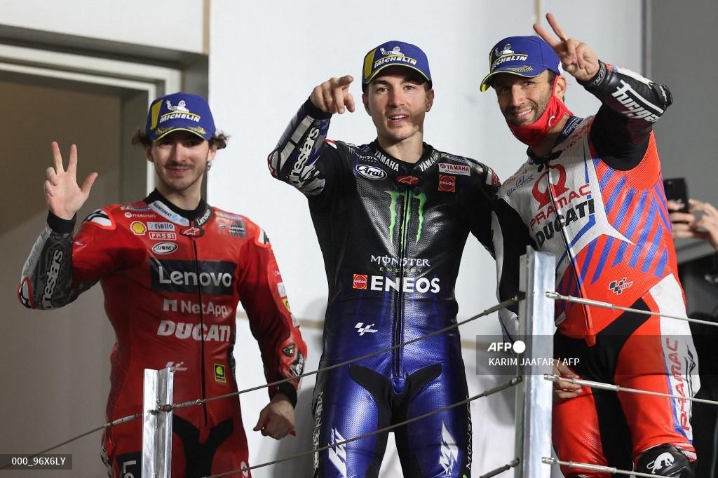 monster-energy-yamaha-motogp-pembalap-spanyol-maverick-vinales-tengah.jpg