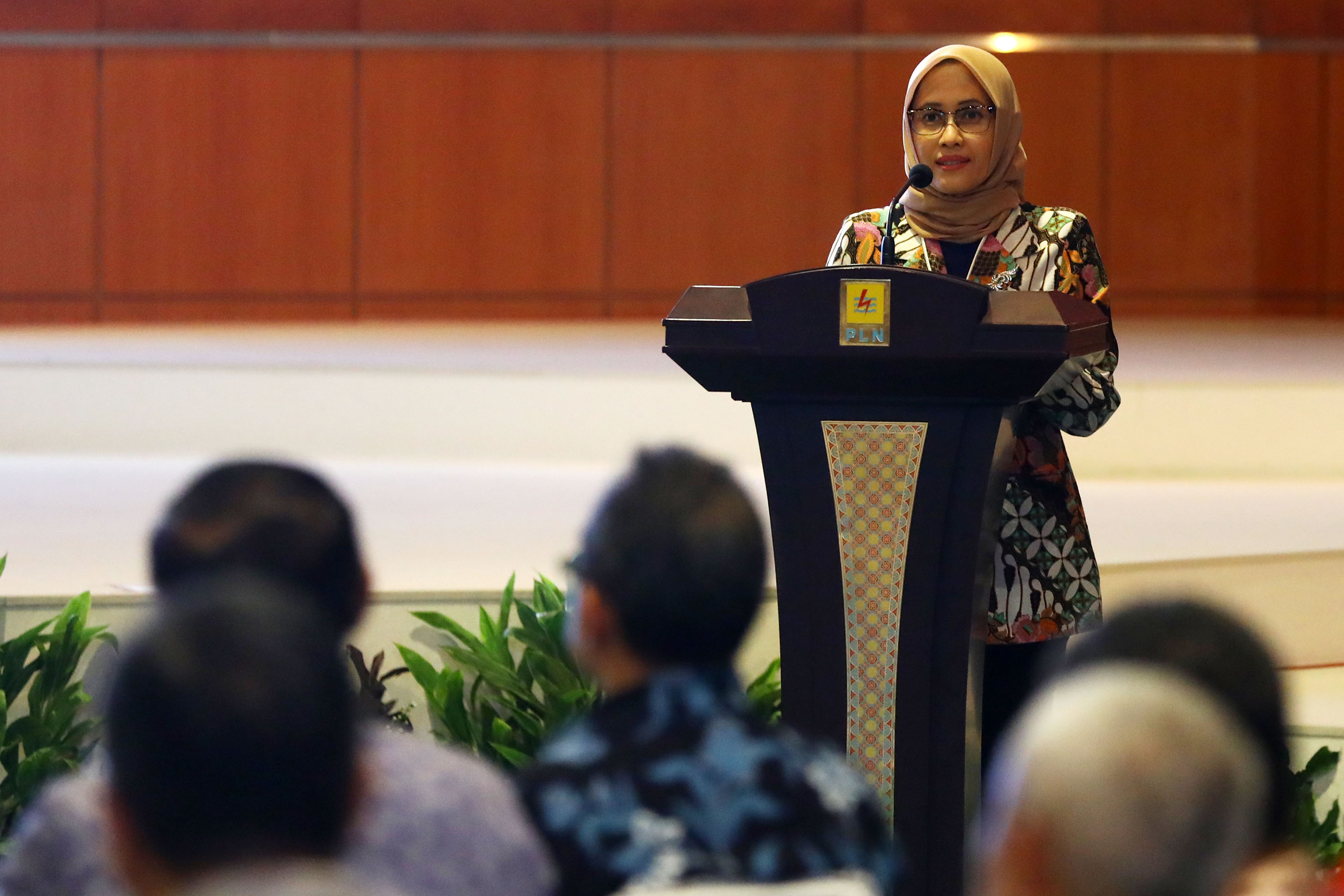 mou-antara-pln-dengan-mab-terkait-mobil-listrik_20191106_161449.jpg