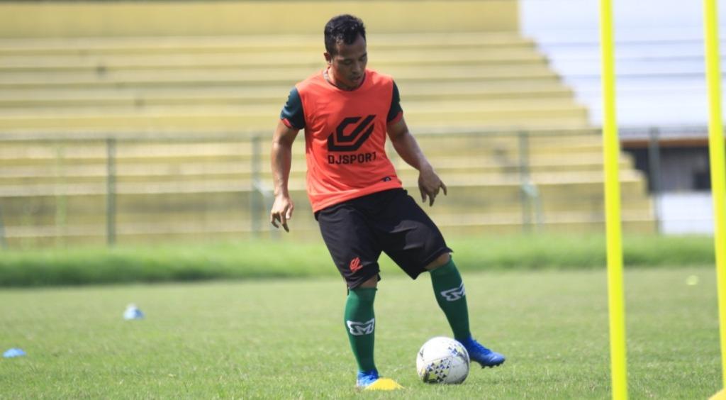 muhamad-guntur-triaji-saat-berlatih-di-stadion-mini-cibinong-kabupaten-bogor.jpg