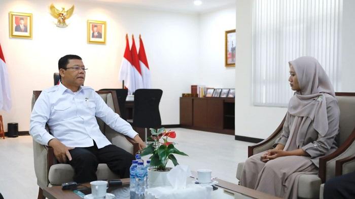 muhamad-mardiono-bersama-anak-asuhnya-herayati-12.jpg