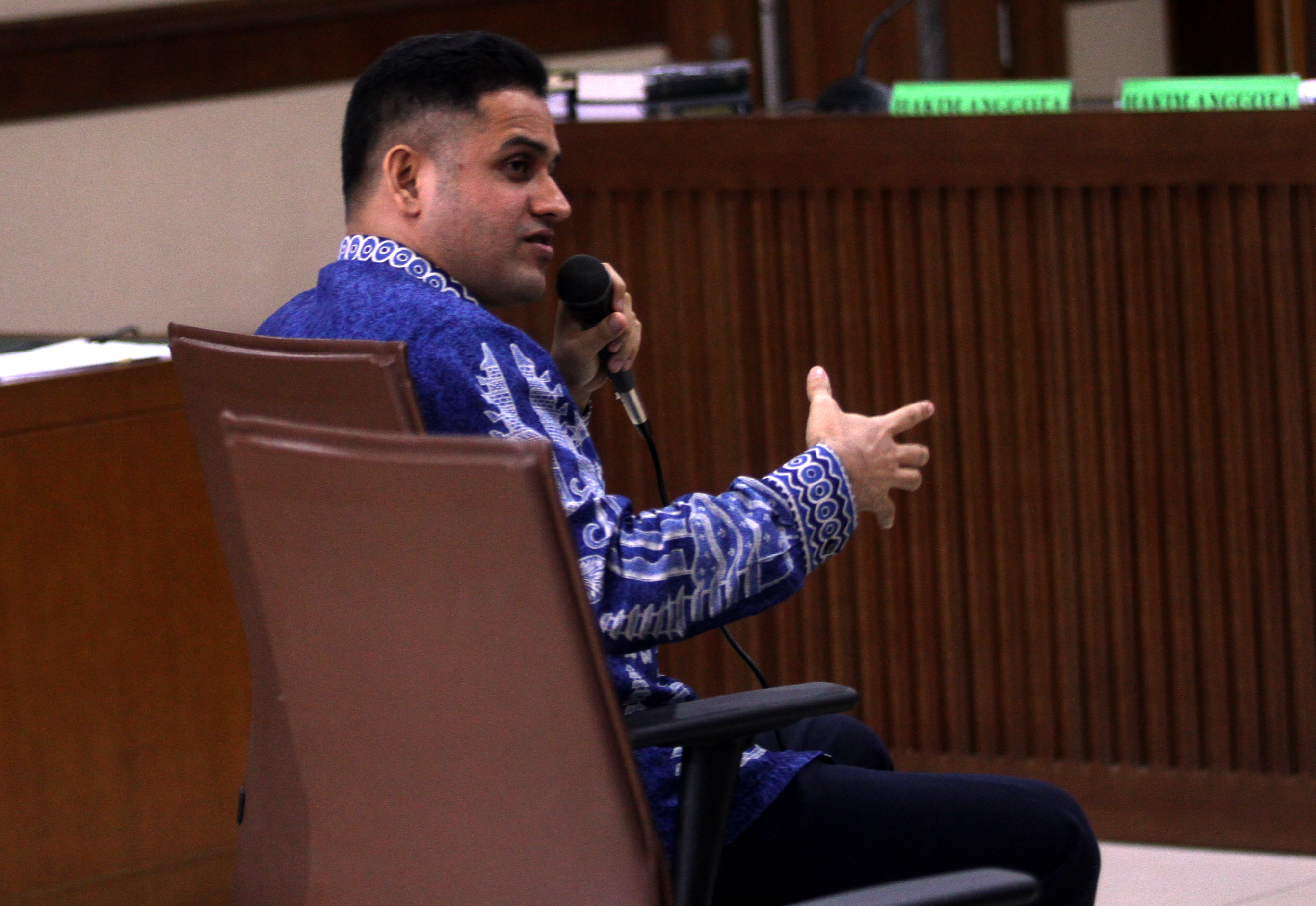muhammad-nazaruddin-bersaksi-di-sidang-choell_20170529_210639.jpg