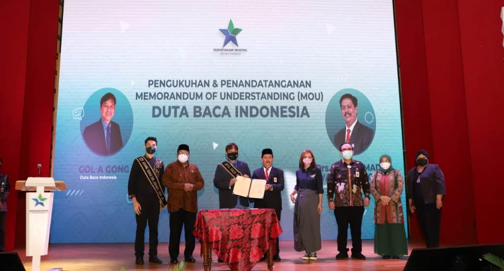 muhammad-syarif-bando-mengukuhkan-heri-hendrayana-harris.jpg