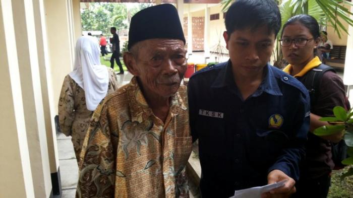 muhammad-wardani-82-setelah-mengantre-psks_20150414_191127.jpg
