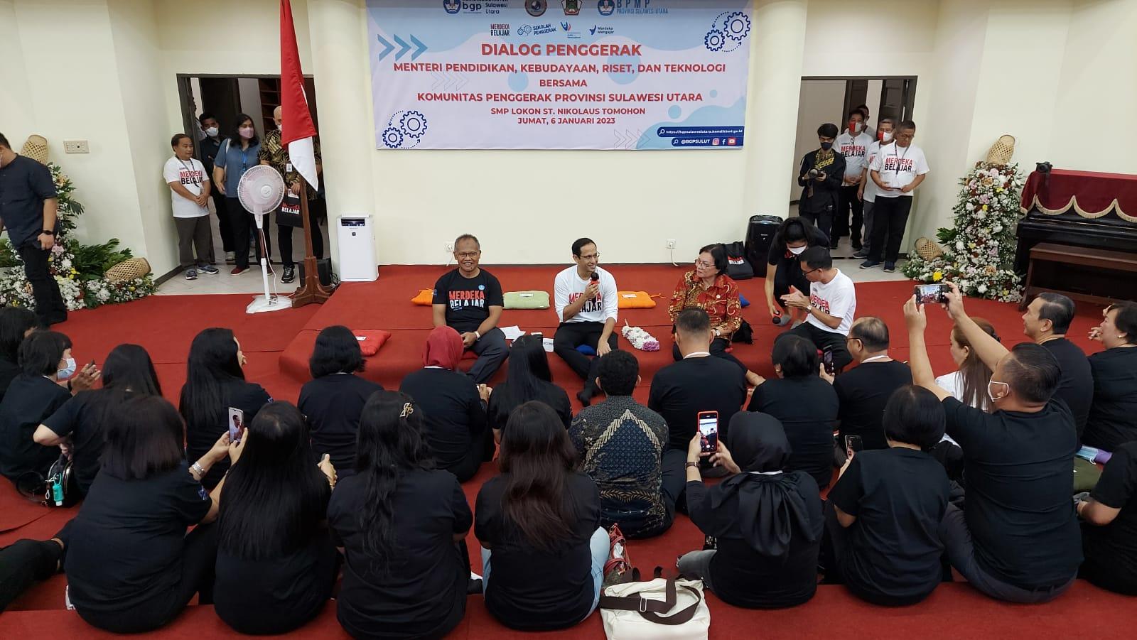 nadiem-makarim-saat-berdialog-dengan-guru-penggerak.jpg